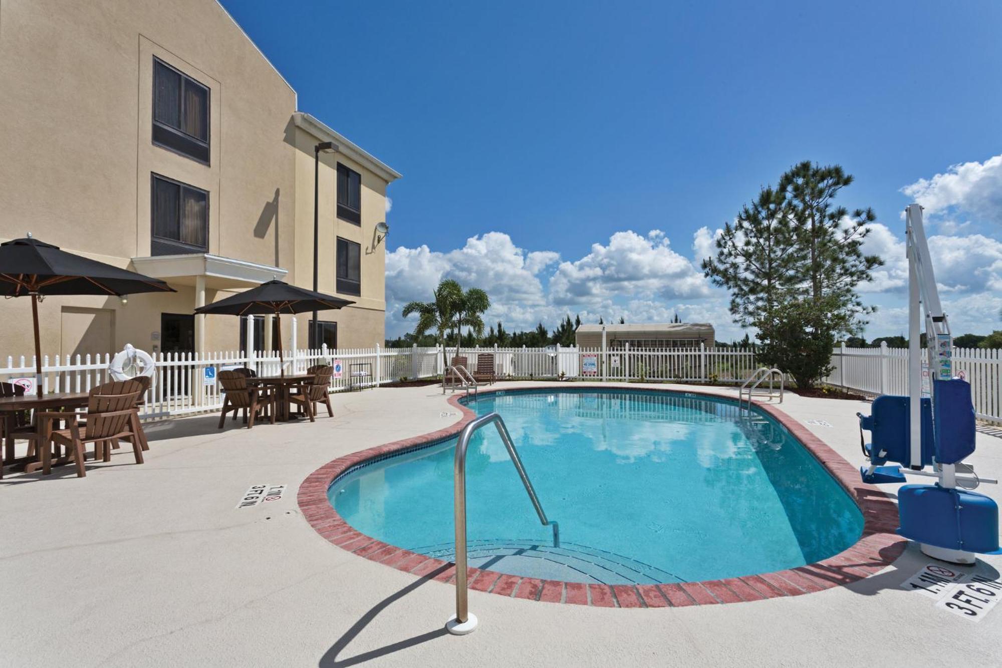 Holiday Inn Express & Suites Sebring By Ihg Exteriör bild